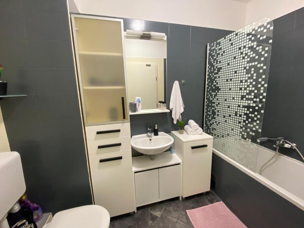 Affordable Apartments 8 Загреб Екстериор снимка